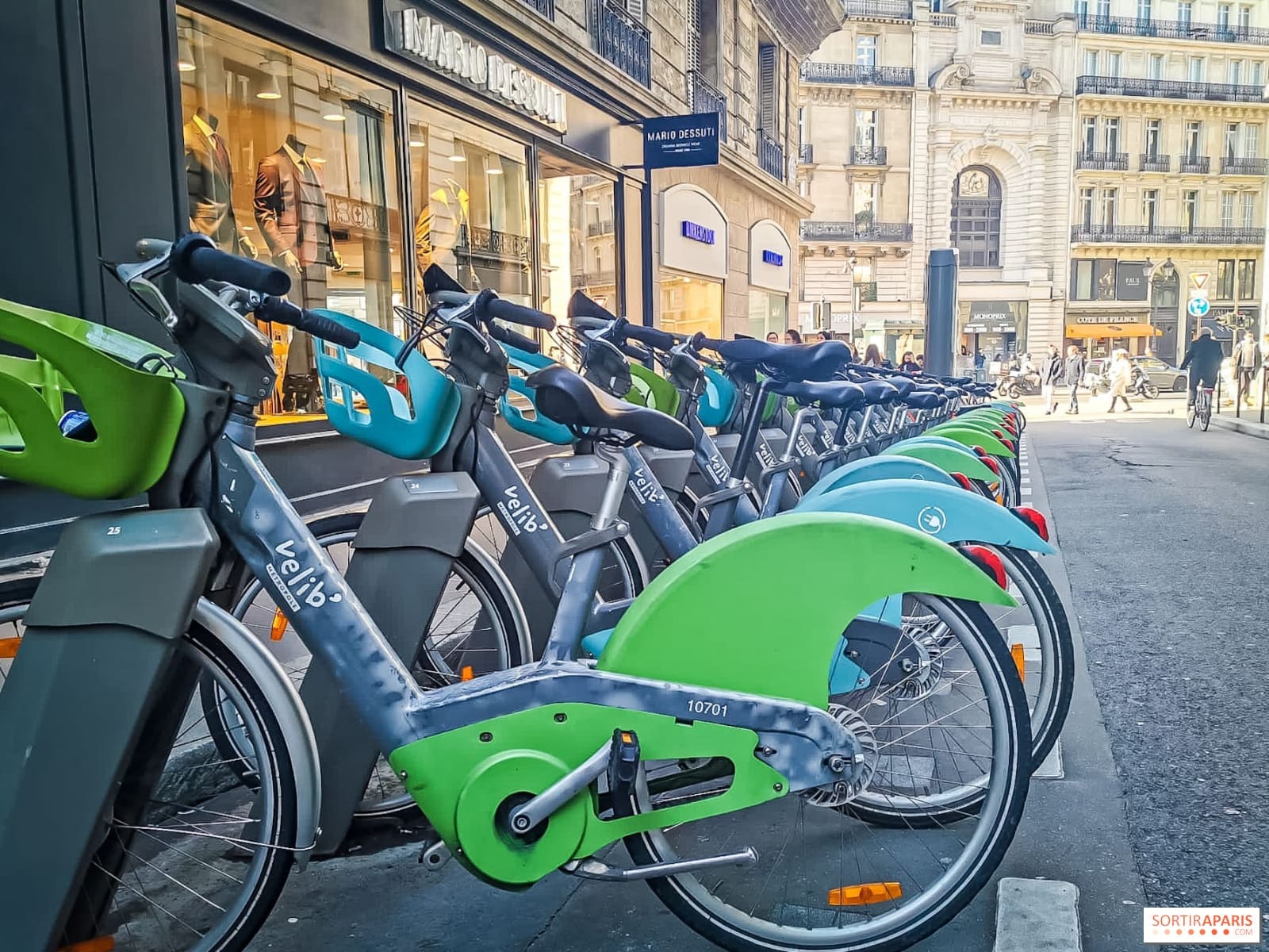 découvrez les nouveaux tarifs vélib' 2024 : comparez les formules et choisissez l'abonnement qui vous convient pour profiter du vélo en libre-service à paris au meilleur prix.