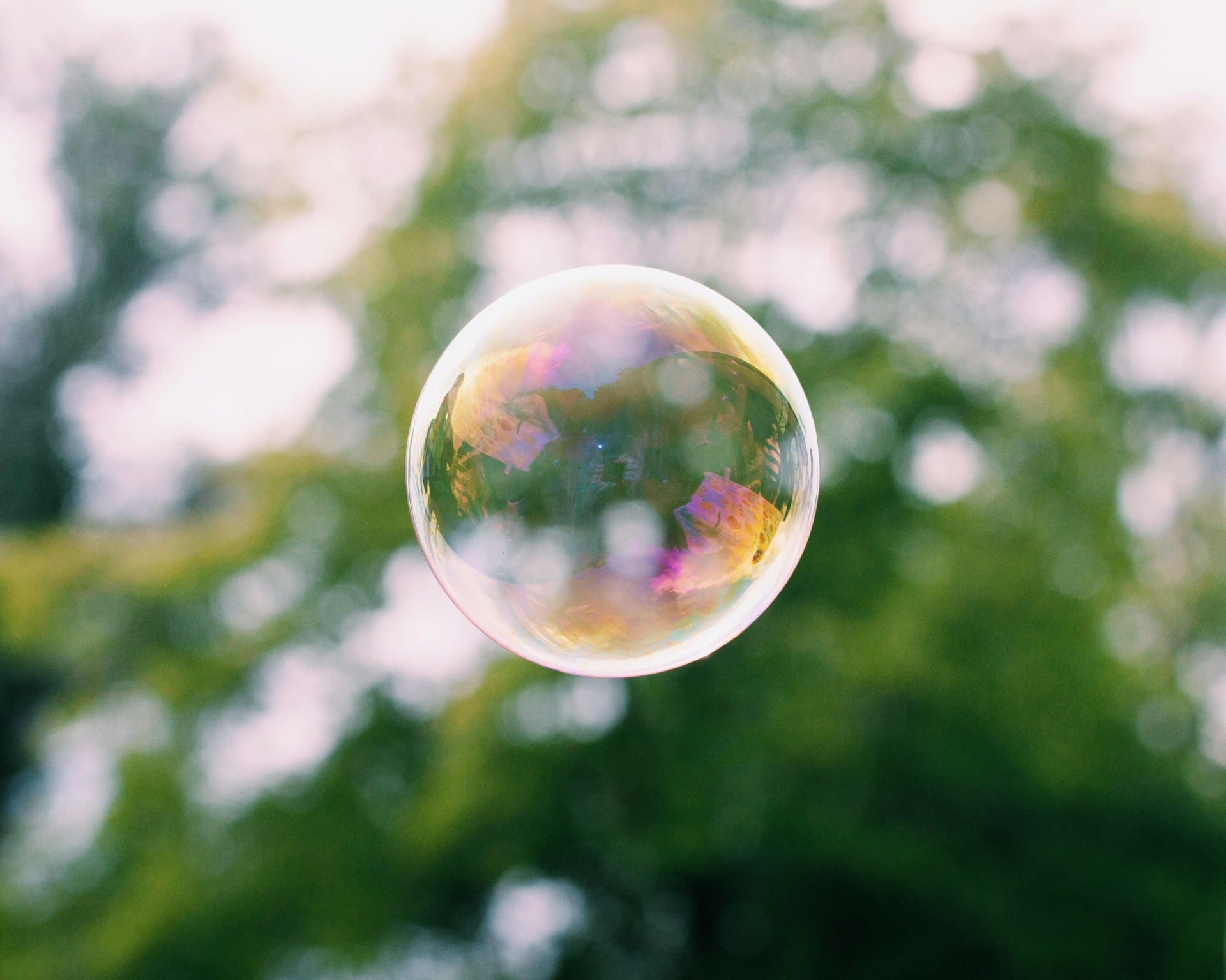 découvrez si l'intelligence artificielle traverse une bulle spéculative et le rôle d'amd dans cette évolution du marché. analyse des tendances, risques et perspectives pour les investisseurs et passionnés de technologie.