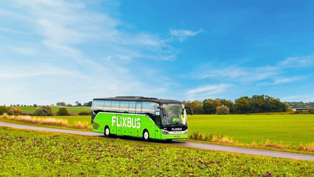 découvrez pourquoi les tarifs de blablacar et flixbus augmentent en 2024. toutes les explications sur les facteurs de la hausse des prix et conseils pour voyager moins cher.