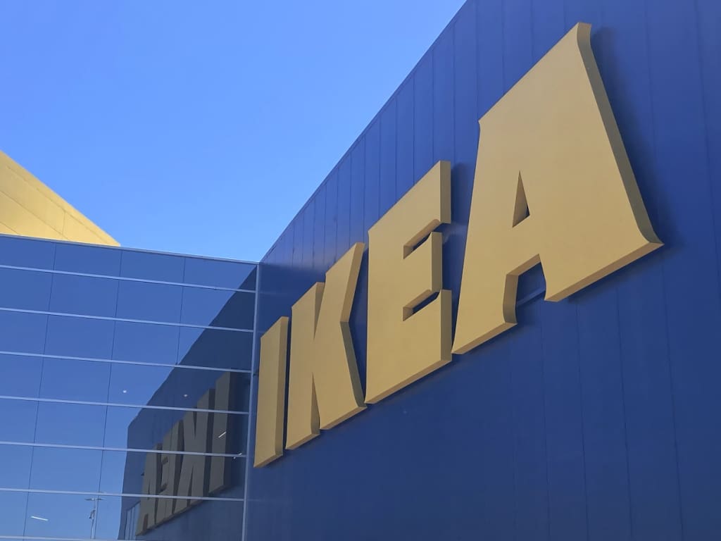 découvrez pourquoi ikea a décidé d’augmenter ses prix en france, l’impact sur ses produits phares et les raisons économiques derrière cette hausse en 2024.