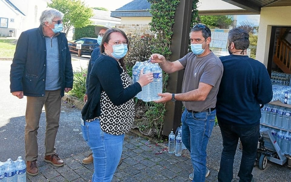 découvrez les raisons du mécontentement du maire concernant la gestion de l'eau dans sa commune et les solutions envisagées pour améliorer la situation.