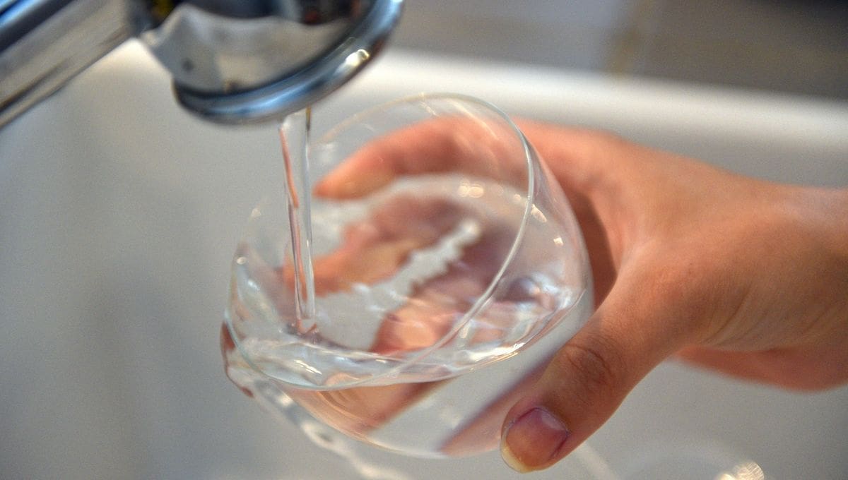 à rumilly, la hausse des tarifs de l'eau suscite la contestation et engendre des tensions au sein de la communauté locale.