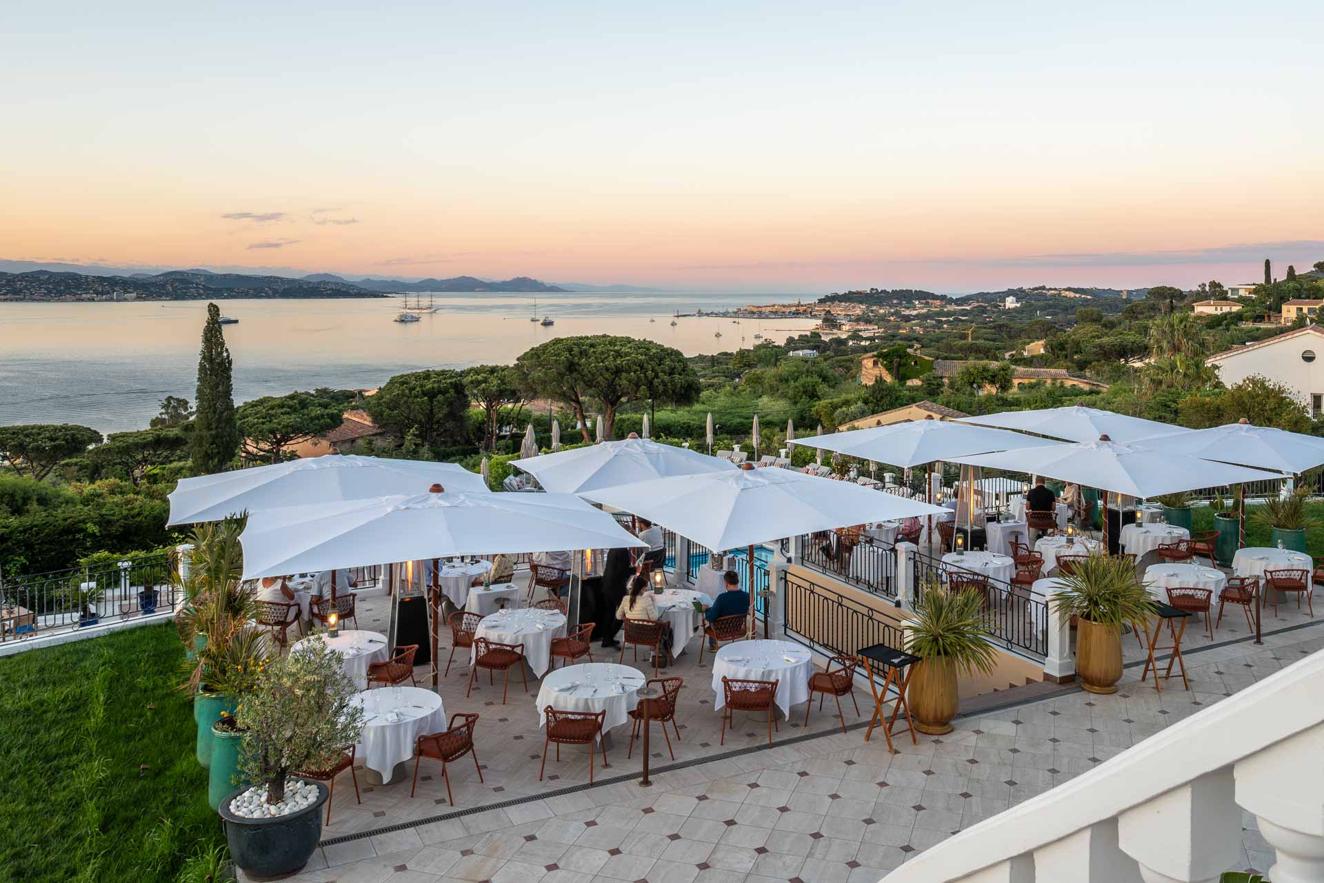 découvrez saint-tropez, une légende intemporelle alliant charme, histoire et glamour sur la côte d'azur.