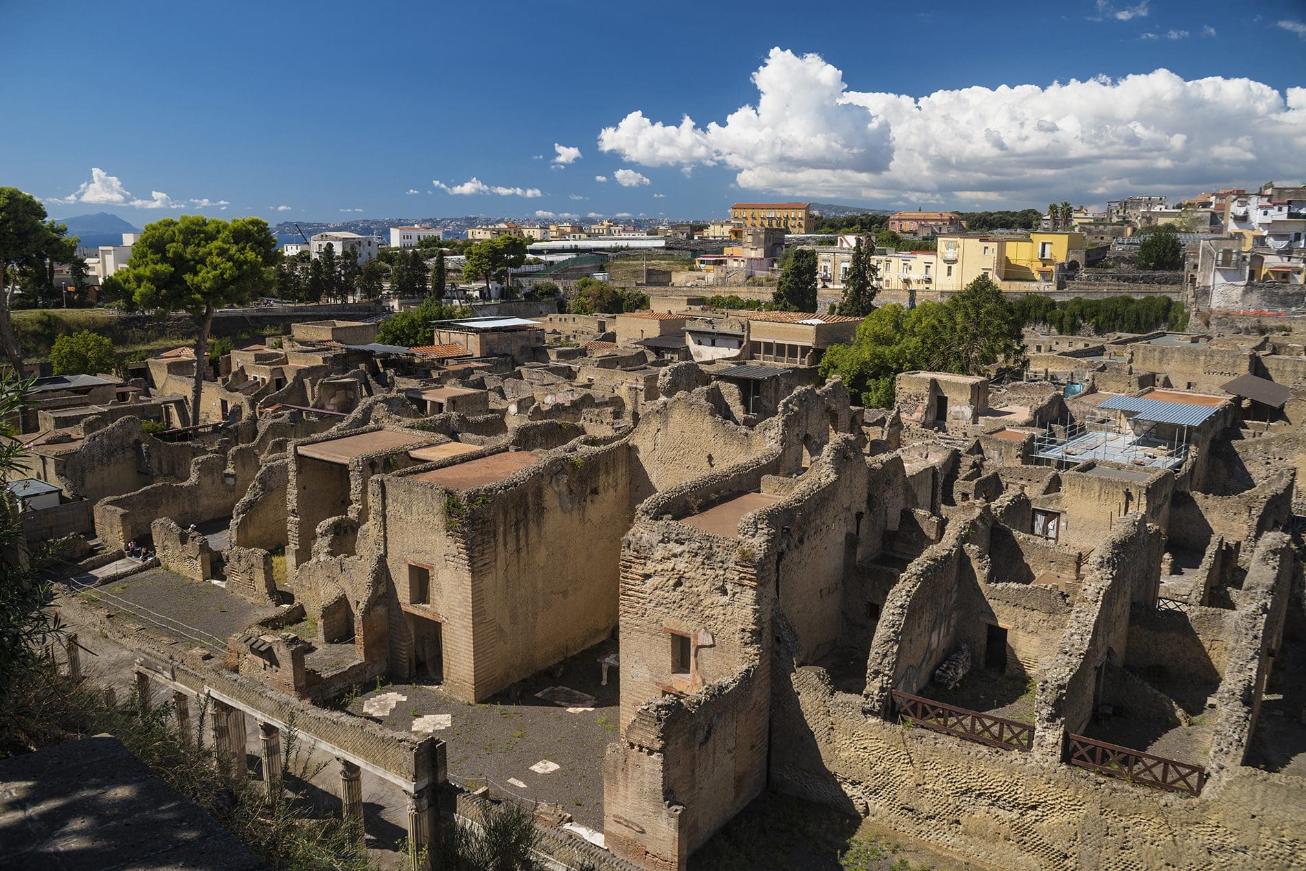 Pompéi ou Herculanum : guide pour choisir votre visite après avoir exploré ces trésors antiques