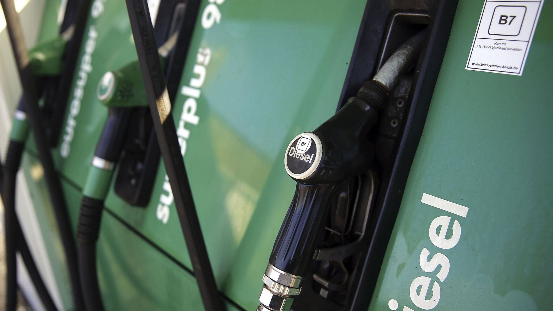 Hausse spectaculaire des prix du diesel et de l&rsquo;essence au Luxembourg : découvrez les tarifs anticipés pour ce mercredi
