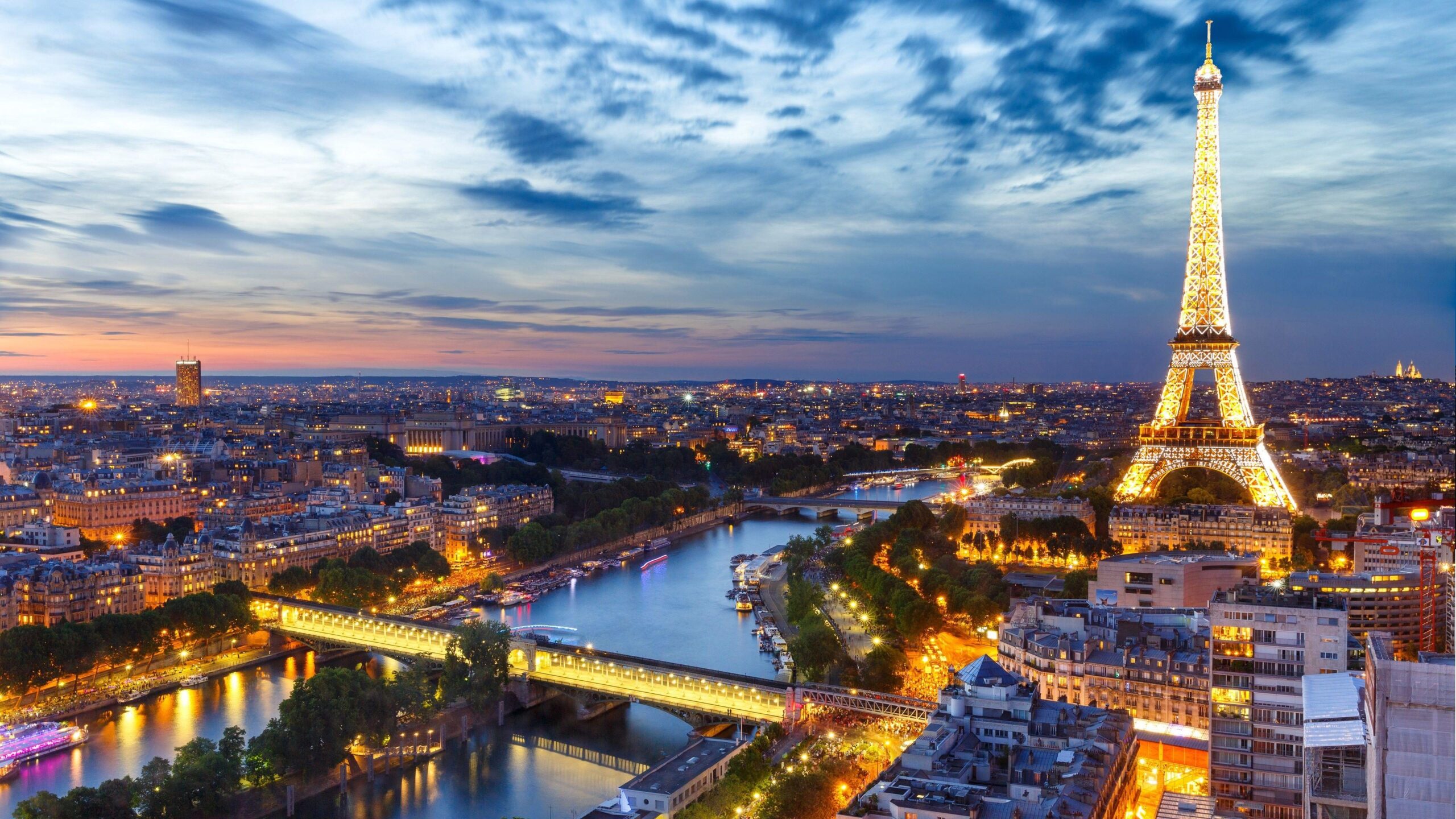 Paris en ébullition : la véritable star derrière la flambée des prix, bien loin de Céline Dion