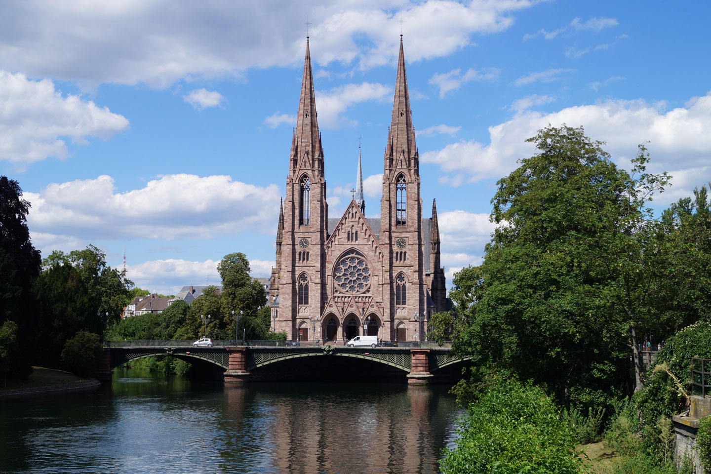 Strasbourg réduit de moitié le coût du stationnement : un pari audacieux pour redynamiser la ville