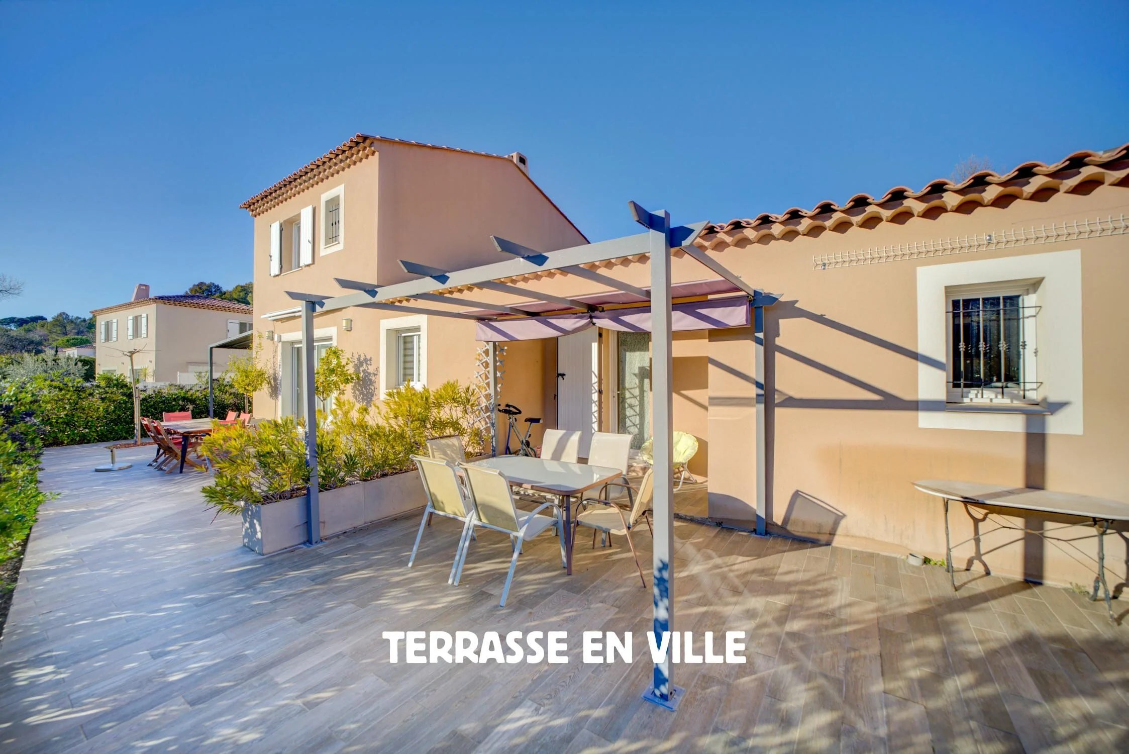 Travailler le bois chez soi à Cuers : ce qu’une maison de village change vraiment